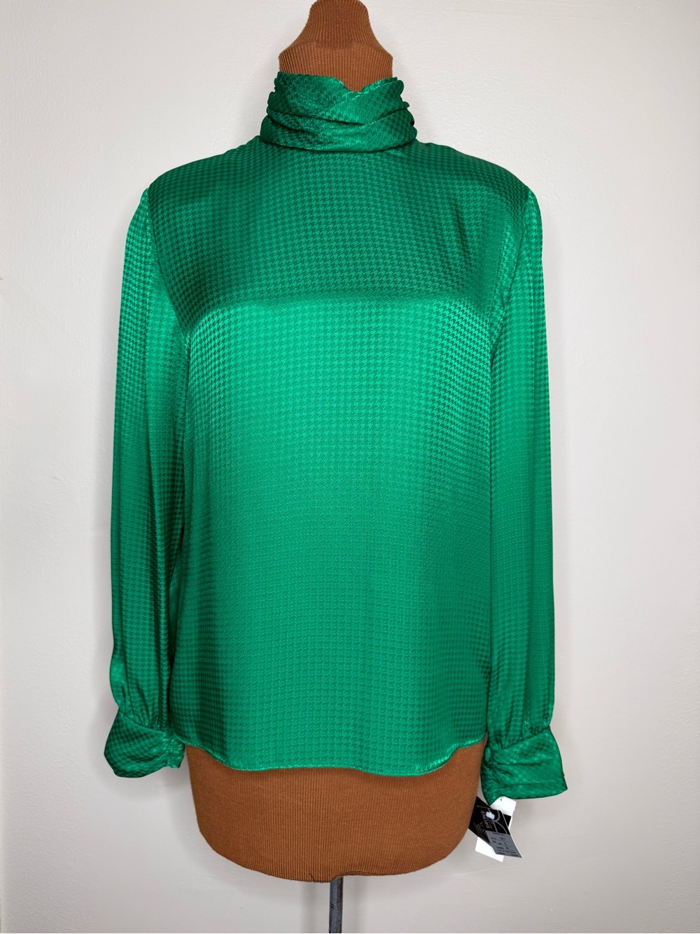 NWT Kasper Emerald Green Turtleneck Satin Blouse Houndstooth Size 6